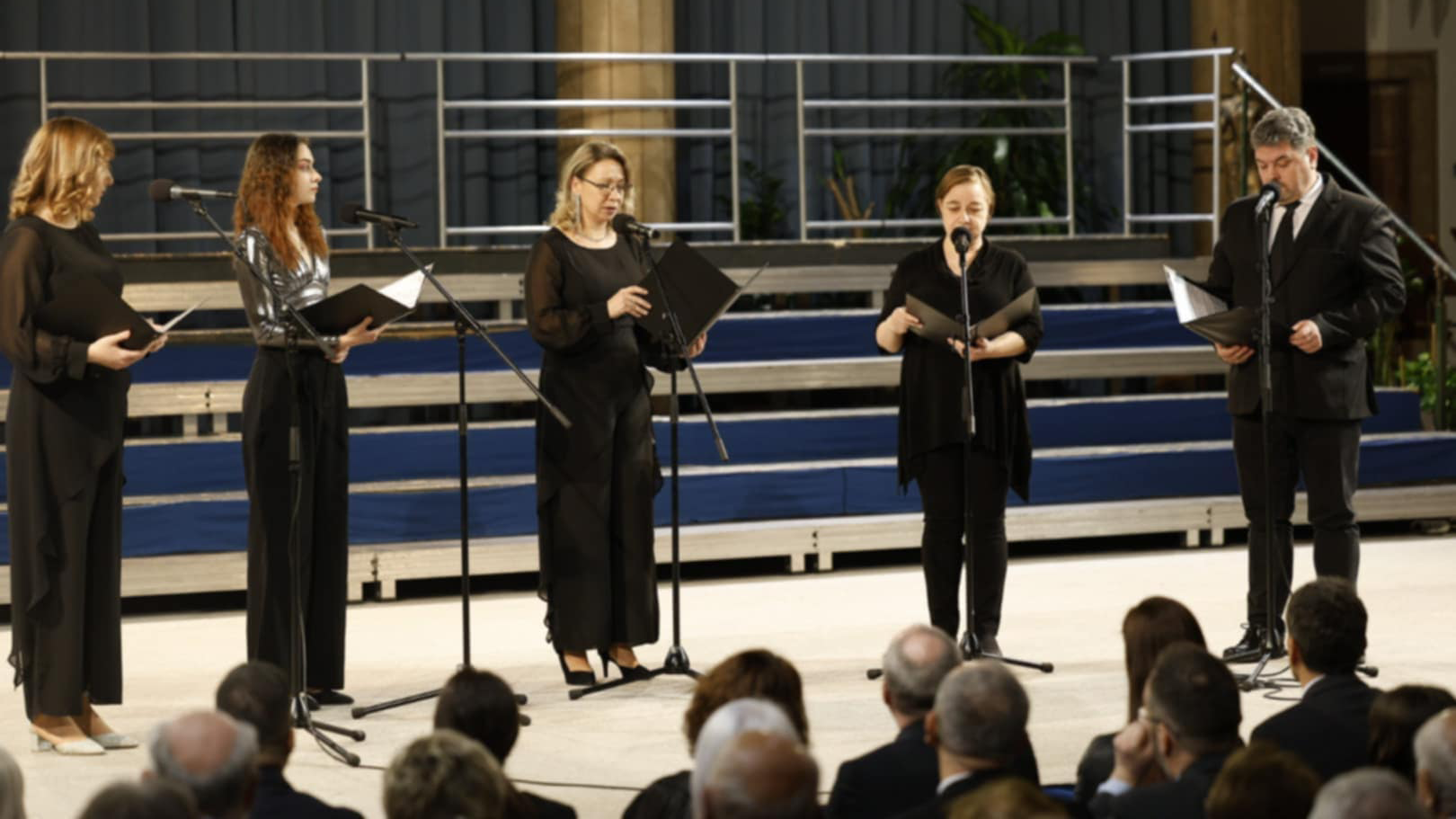 „A szobor mögött” - a Brusznyai család ünnepi felolvasóestje