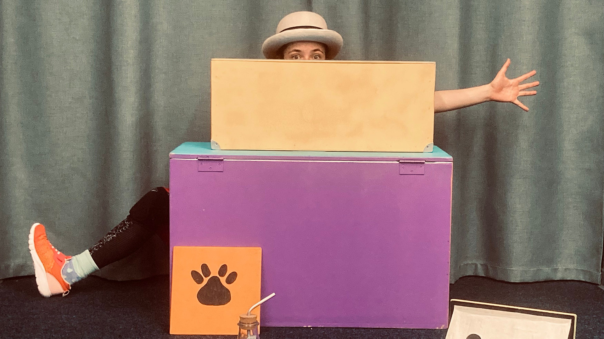 Góbi Rita Társulat - Ül, áll, fekszik