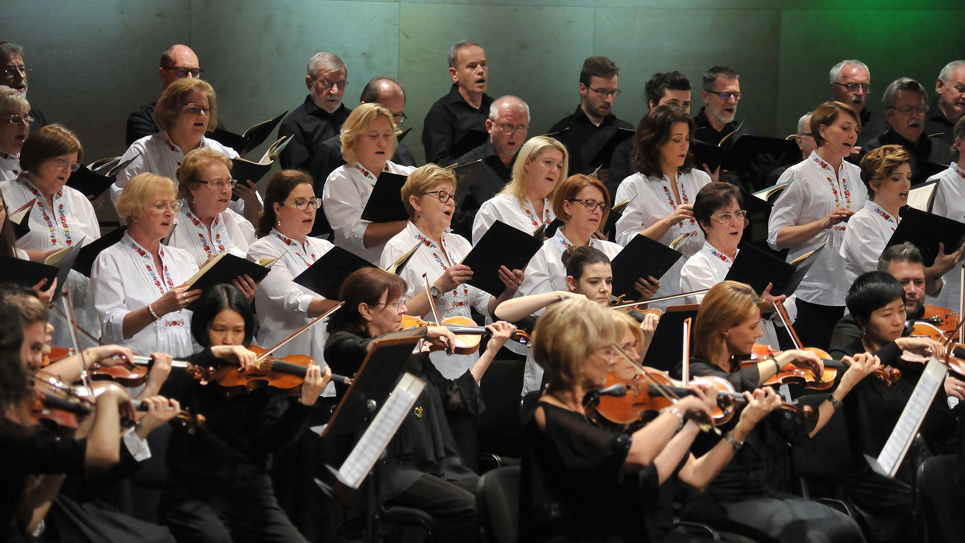 Mozart: Requiem <br><sup>Előadja: Veszprém Város Vegyeskara és a Győri Filharmonikus Zenekar</sup>