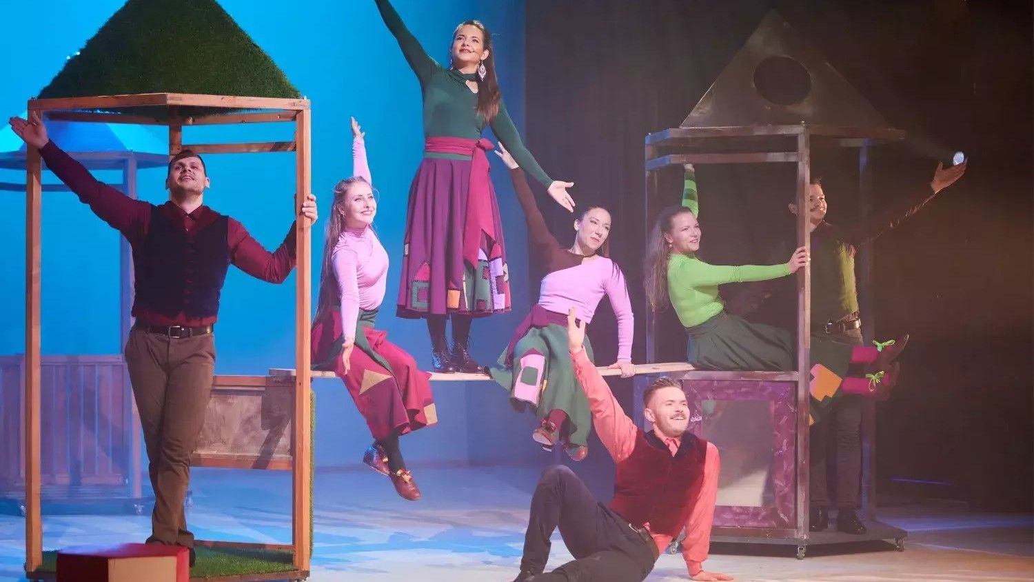 Paár Julcsi és a Fitos Dezső Társulat – Kerekutca mesejáték