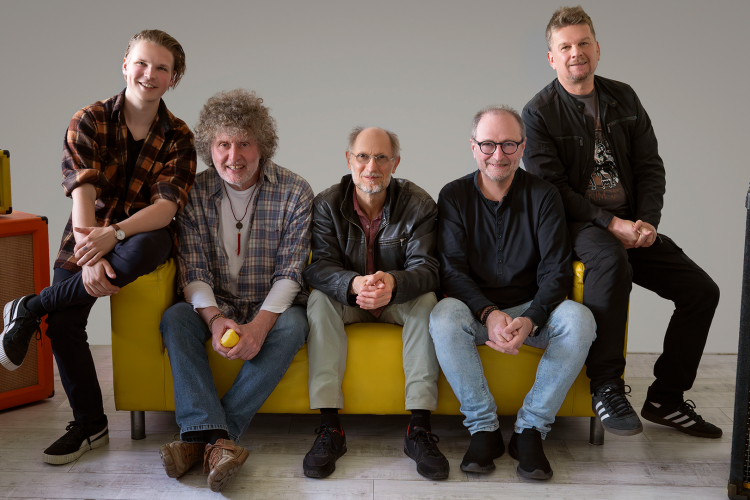 KFT és Szekeres András: Siker, Pénz, Nők, Csillogás